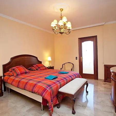 Pg Gracia - Valencia By Interhome