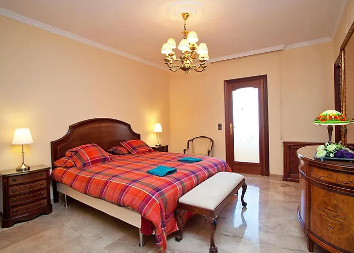 Pg Gracia - Valencia By Interhome